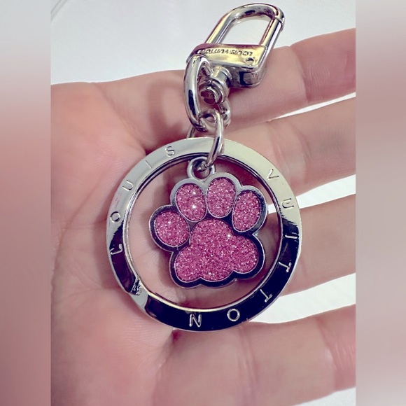 Louis Vuitton Silver Key Ring Porte cles - added dog paw pink and silver - Picture 8 of 12